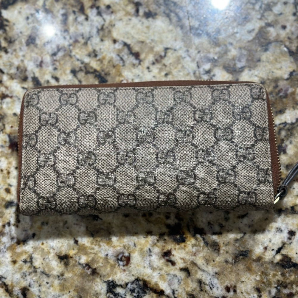 Gucci GG Supreme Zip Around Wallet